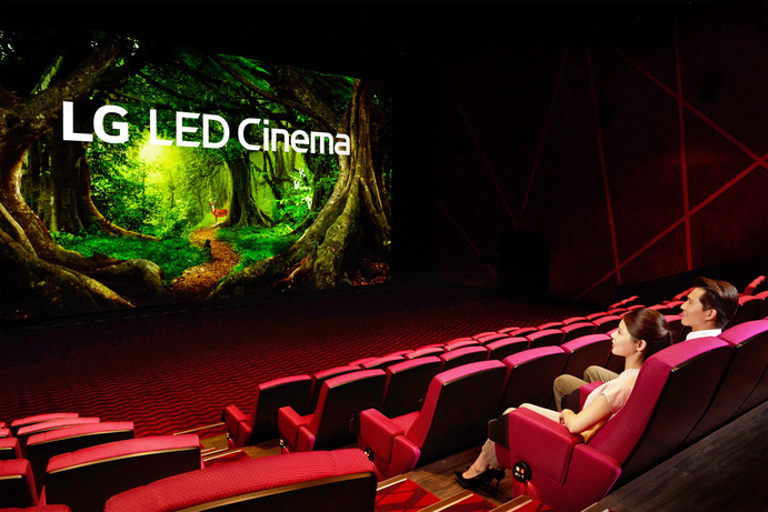 The new LED screen replaces the traditional projector system used in theatres. Cinema in Taiwan replaces projector with giant LED screen