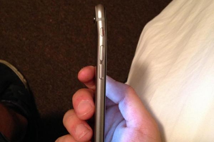 Users complained that the handsets were bending, even when carried in a front pocket. Apple’s iPhone 6 models bend during everyday use, users claim