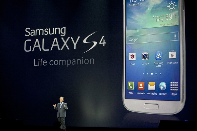Samsung: "We are preparing new smartphone line-ups featuring new materials and innovative designs, as well as a series of new mid-to-low end smartphones". Samsung Electronics forecasts 60% fall in quarterly profit