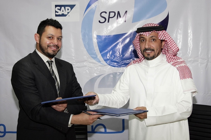(l-r): Ahmed Sharrab, Strategic Account Manager, SAP KSA and Abdullah Al-Enazi, Chief Executive Officer, SPMC. SPMC heads to the cloud with SAP