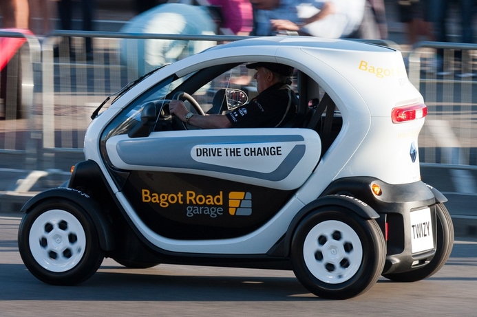 Kargar: "Now Twizy is familiar with the country's landscape and has won over some of the country's A-list individuals!" Renault: Electric vehicles are at the core of Arab cities' futures