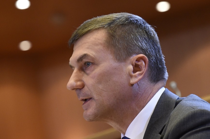 Ansip: We have some doubts about misuse of gatekeeper positions. EU officials downplay Google break-up proposals