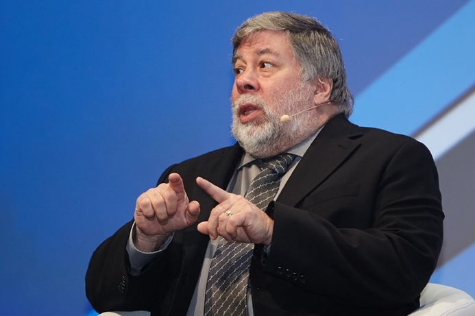 Woz: I love to buy all the technology I can and play with it. Wozniak: I desperately want an Apple Watch