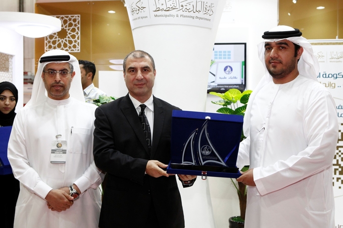 (l-r): Yousuf Mohammed Al Shaiba, Director of Smart Services Development Department, Ajman Municipality; Sufian Dweik, Vice President, Huawei, Enterprise, UAE and Khalid El Hosani, CEO for the Support Services Sector at Ajman Municipality. New wireless network for Ajman Municipality