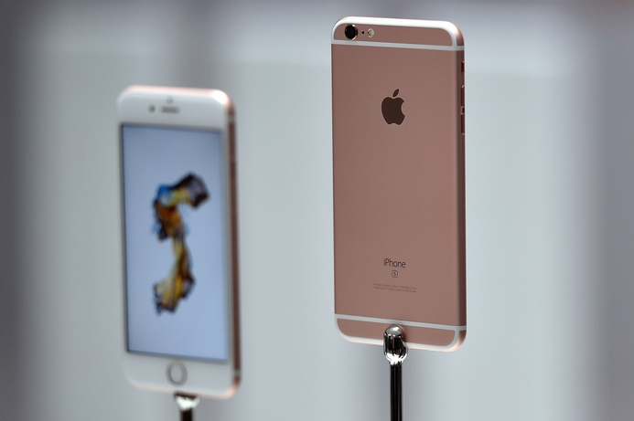 Apple’s iPhone 6S handsets will likely range from AED3,300 to AED5,700 in the UAE, when grey-market sellers make the devices available. UAE early-adopter prices for iPhone 6S range start at AED3,300