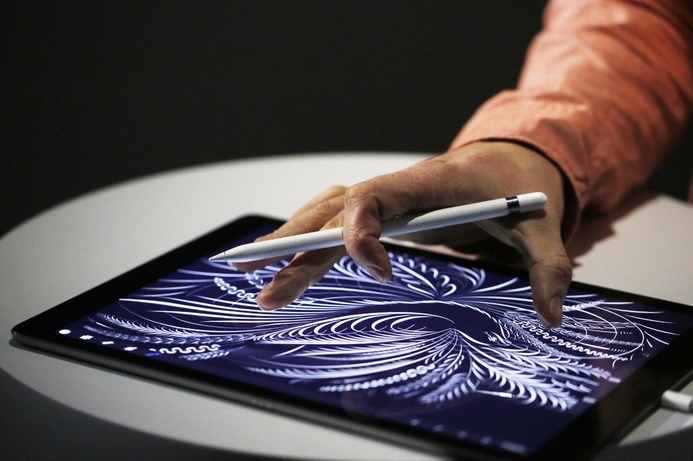 The workshops were created for all artistic levels Apple to offer drawing and photography workshops at Mall of the Emirates store