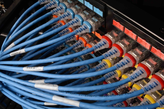 SkinnyPatch 6 plug technology features Siemon’s patented cross pair isolator. Siemon launches new SkinnyPatch modular patch cords