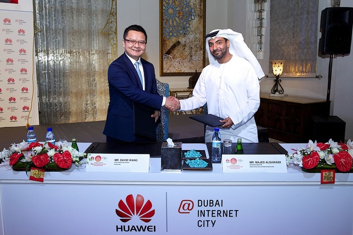 Huawei UAE CEO David Wang and DIC Majed Al Suwaidi at signing ceremony Huawei to open HQ in Dubai Internet City