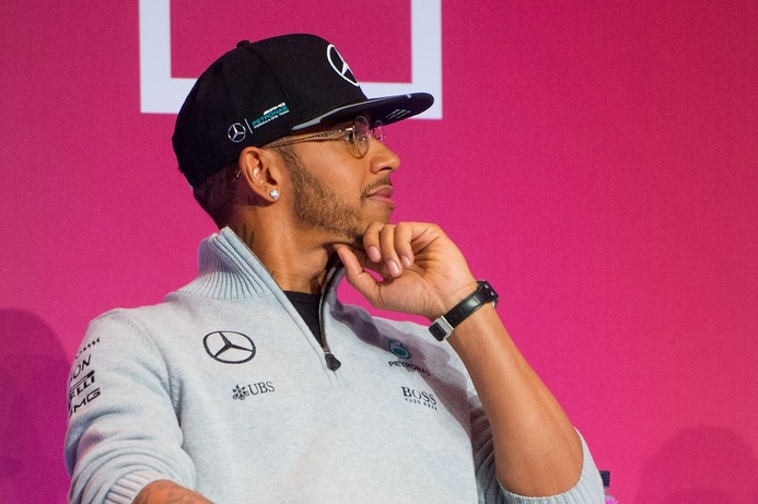 Formula 1 champion Lewis Hamilton discussed Wi-Fi connectivity in racing cars at MWC MWC 2016: F1 champ talks driverless cars