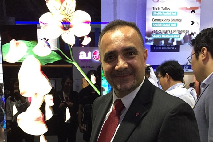 Altaie: We encourage third party providers to work with us. Curved signage pulls in the crowd at LG’s stand