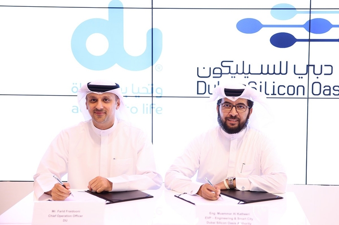 DSOA’s Eng Muammar Khaled Al Katheeri (r) with du COO Farid Faraidooni at the signing ceremony at GITEX Technology Week yesterday. DSOA teams up with du for Internet of Things solutions