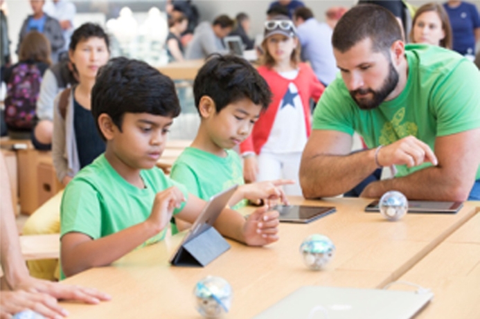 Every summer Apple hosts a free Summer Camp, a three day event which lasts for 90 minutes each day Apple opens free Summer Camp for kids