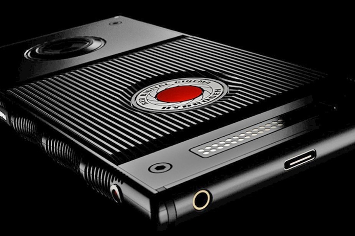 The device will be available in titanium and aluminum casing, priced at $1,595 and $1,195 respectively. RED unveils smartphone with holographic display