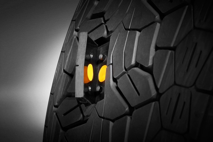Sensors built into the tyre monitor tread depth and temperature, alerting the driver if a set threshold is breached. Smart tyres can detect wear and tear, adapt to road conditions