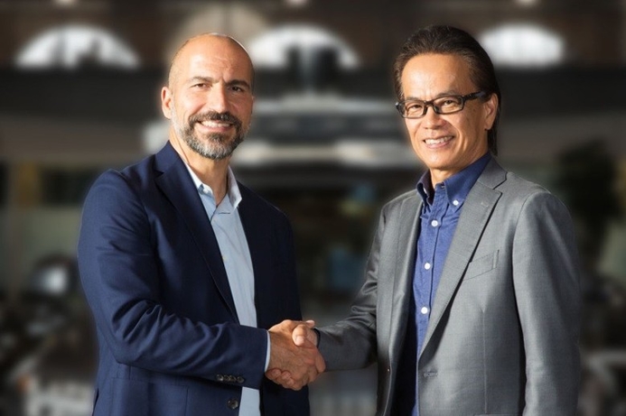 (l-r) Dara Khosrowshahi, CEO of Uber, and Shigeki Tomoyama, executive vice president, TMC, and president, Toyota Connected Company, mark the deal. Toyota and Uber partner on self-driving vehicle fleet