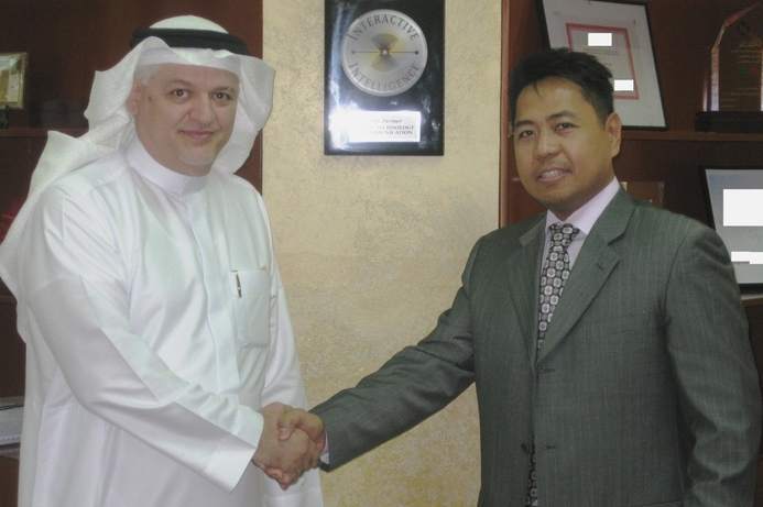 Mohammad Munir Almulki, MD, Malaz Technology(l) after signing the reseller deal with Interactive's Bangcola. Malaz partners with Interactive for KSA