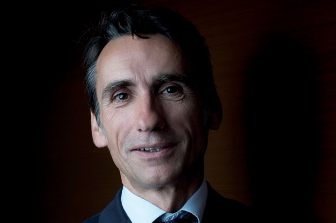 Penel: Mobile data is changing the way people share information Alcatel-Lucent changes the conversation