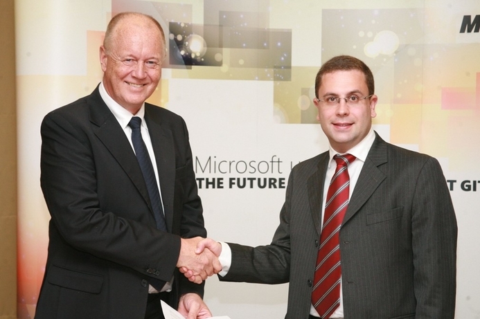 (l-r) Hannu Rouppa, senior VP, Middle East & Africa, Brightpoint Middle East and Gustavo Fuchs, Microsoft Mobility director, Middle East and Africa. Brightpoint to set up online store for Windows Phone