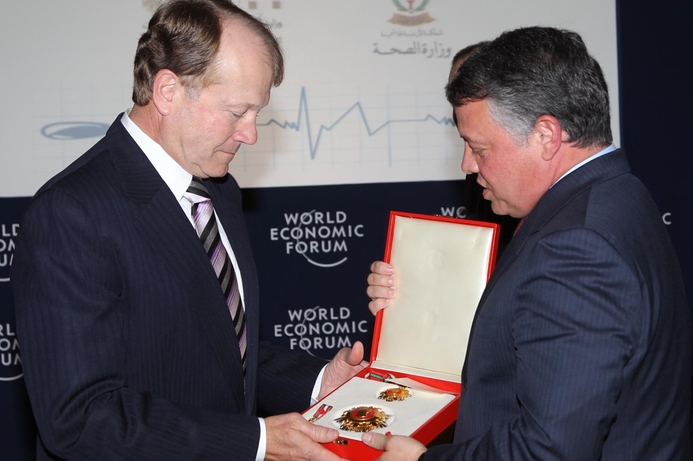 His Majesty King Abdullah II, presents John Chambers with the Al Hussein Decoration for Distinguished Contribution of the First Degree. Jordan launches healthcare ICT task force