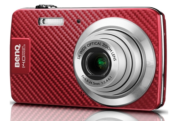 The BenQ AE100 has a F2.4 aperture lens, designed to deliver better low light photos, a 5x optical zoom, and a 2.7-inch LCD display. BenQ reveals three new digital cameras