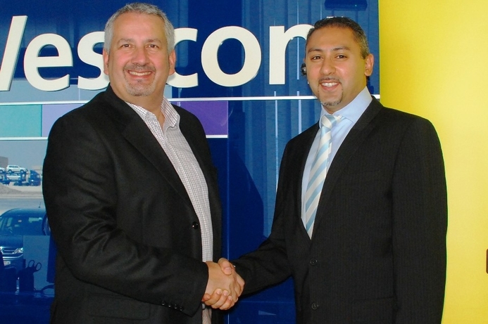 Westcon's Lockie (l), after sealing the distie deal with Jabra for the Middle East. Jabra, Westcon Middle East Group partner