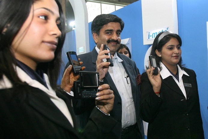 Indian models and the chairman of i-mate India, Pankaj Mohindroo, at the launch ceremony for Mobile Asia 2008 exhibition in New Delhi in 2008 Exclusive: i-mate shuts down