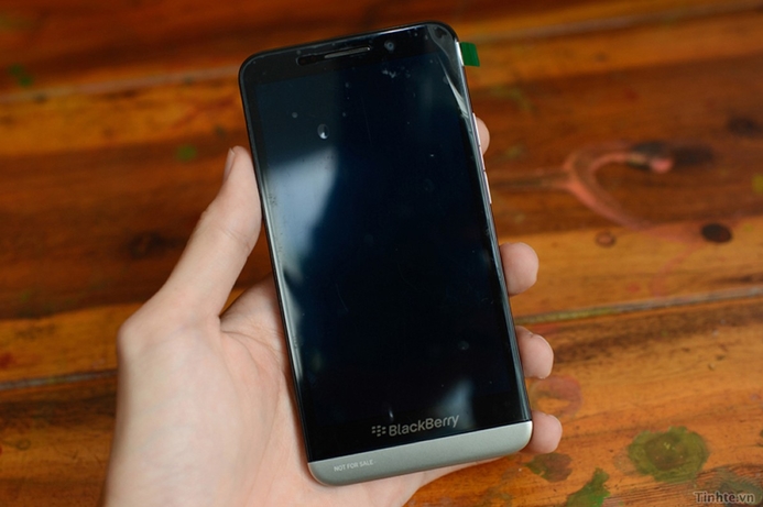A number of images of BlackBerry’s new flagship smartphone A10 have been leaked by Vietnamese site Tinhte. BlackBerry opts for phablet with A10