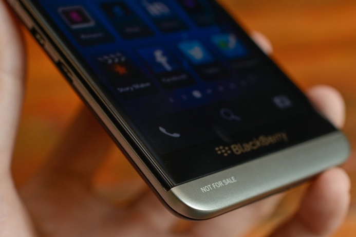 The photos show a full touch interface like the one seen on the Z10. BlackBerry opts for phablet with A10
