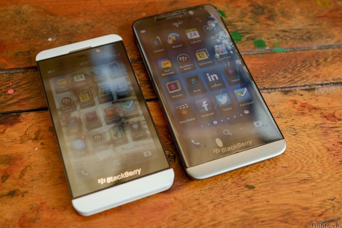 The look and feel of the device mimics that of the current BlackBerry banner model, the Z10. BlackBerry opts for phablet with A10
