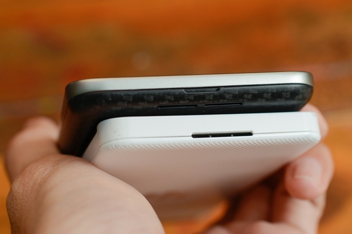 It also has a microSD slot. BlackBerry opts for phablet with A10