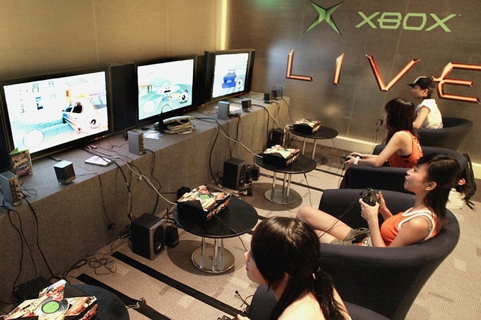 Users can enjoy multiplayer games and download free content such as music and television shows through the Microsoft Xbox Live service. Microsoft won’t confirm ME Xbox Live rollout
