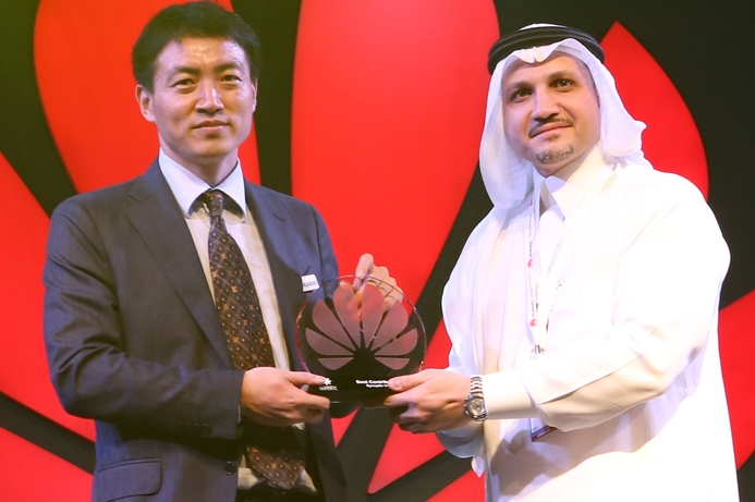 Dong Wu, VP, Huawei Enterprise Middle East (left) hands an award to Synoptic CEO Mohammed Al Mandil. Synoptic wins ‘Huawei Partner of the Year’ award