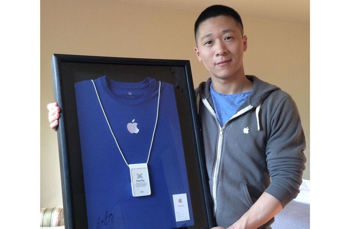 Sam Sung's Apple business card is currently on eBay for $80,000. Ex-Apple employee named Sam Sung auctions off business card