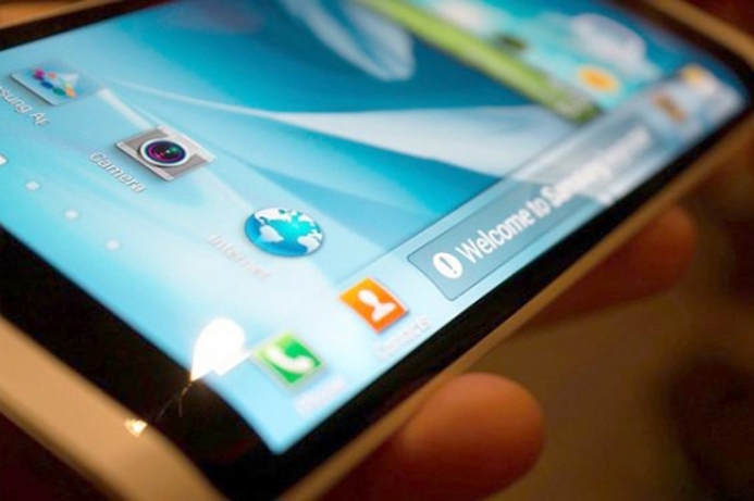 Jun: "We are planning on unveiling an innovative large-screen flagship model, an attractive phone that takes advantage of cutting-edge materials." Samsung reportedly testing three-sided display phone