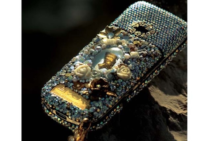 The Nefertiti collection includes real elephant ivory and 18 carat gold. Givori luxury cellphone sales 'tripled' last year