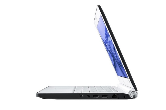 LG T380 is equipped with 4 GB of RAM DDR2 and a built-in 1.3 megapixel web camera. LG launches notebook with battery that lasts all day