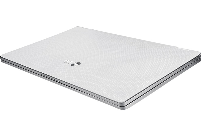 The LG X300 packs multimedia features including a 1.3-megapixel webcam with a You-Cam viewer, and SRS TruSurround HD sound. LG’s ‘premium’ netbook costs AED 4,200 in UAE