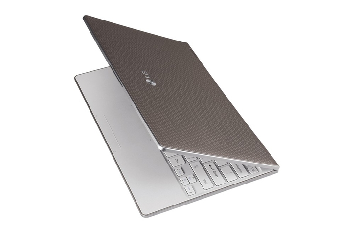The LG X300 comes in two colors, shiny white and light brown. LG’s ‘premium’ netbook costs AED 4,200 in UAE