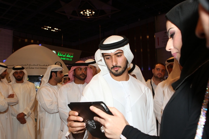 HH Sheikh Majid visiting a stand at Gitex. HH Sheikh Majid visits GITEX