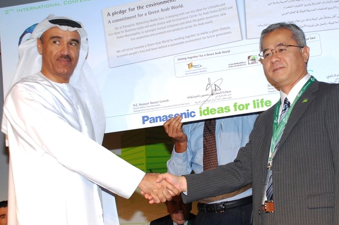 (l-r): Dubai Municipality’s Director General, Hussain Lootah, and Panasonic Marketing Middle East’s General Manager of Corporate Planning, Hiroki Katoh. Dubai Municipality and ECAT to support Panasonic's green efforts