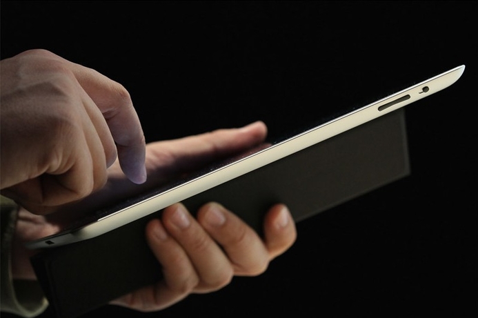 Many consumers in the Middle East are planning on waiting to see how the device performs before purchasing an iPad 2. iPad 2 customers hedge their bets