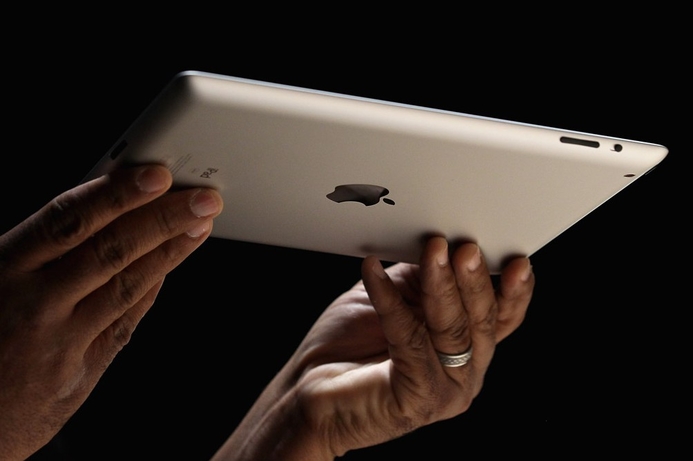 The iPad 2 has sold almost one million devices in the first weekend of sales according to analysts. iPad 2 sells close to one million units