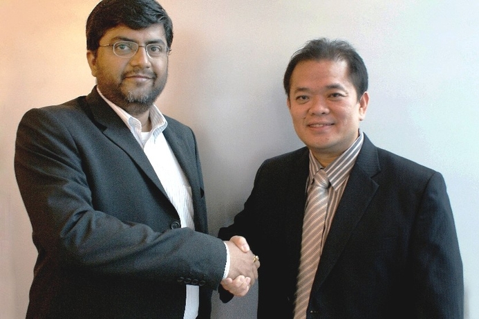 (l) Jerin I Thomas, Director Business Development, Prologix with Leo Meng Chee, general manager, EnGenius. EnGenius signs Prologix as exclusive ME distributor