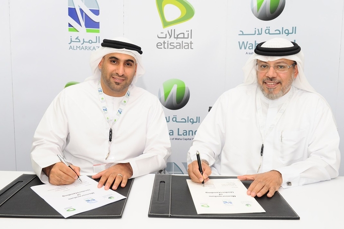 (l) Hazim Saeed Al Nowais, chief operating officer, Waha Land and Abdullah Hashim, senior vice president - Business Solutions, Etisalat. Etisalat to provide smart city services to Almarkaz