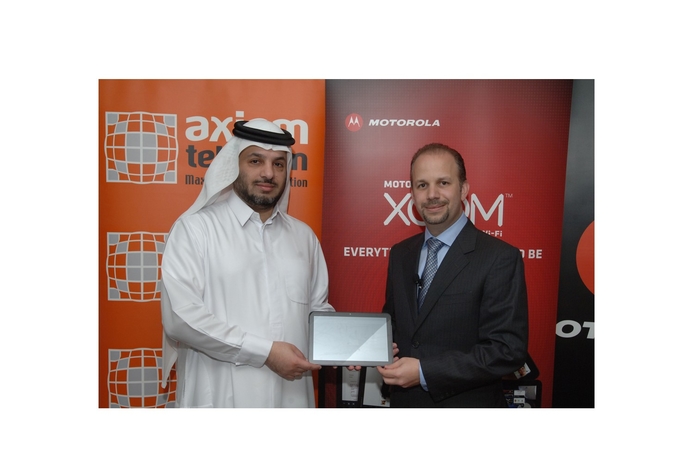 Faisal Al Bannai CEO of Axiom Telecom (left) and Raed Hafez General Manager for Motorola Mobility (Middle East & Africa)(right) with the Motorola XOOM Motorola Mobility partners with Axiom for the XOOM
