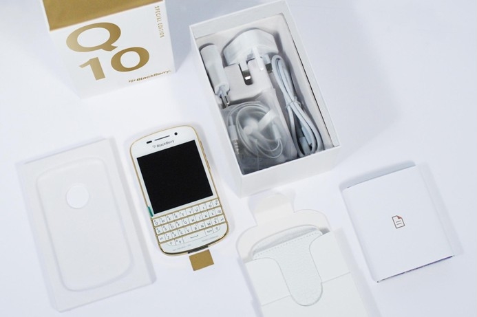 The Special Edition gold and white Q10 includes a matching headset and leather sleeve. BlackBerry launches special edition Q10