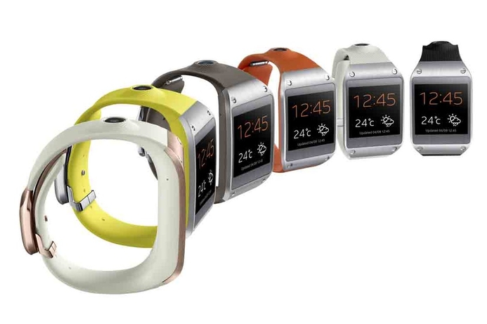 With the Memographer feature, a 1.9MP camera can record both photos and video on the move and share the material on social networks. Samsung gets the time out with Galaxy Gear