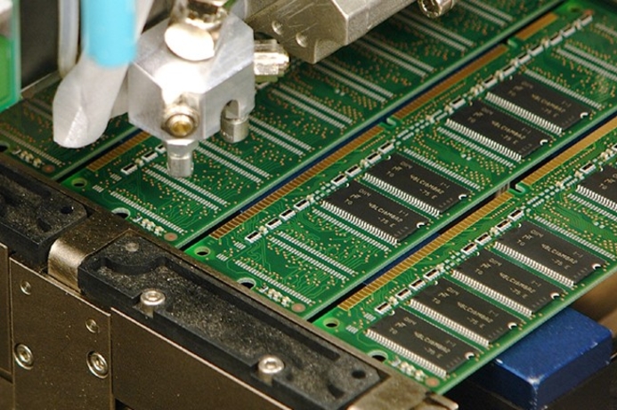 IHS says Apple and Samsung claimed about 14% of total chip spending in 2013. Apple, Samsung top semiconductor spending
