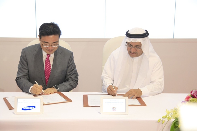 His Excellency Humaid Mohammad Al Qatami, Minister of Education, UAE and Young Soo Kim, President of Samsung Gulf Electronics Samsung to offer educational technology to special needs children