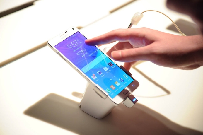 Husson: Samsung is at risk of being seen as an interchangeable Android device maker New Galaxy Note 'won't address Samsung's challenge'